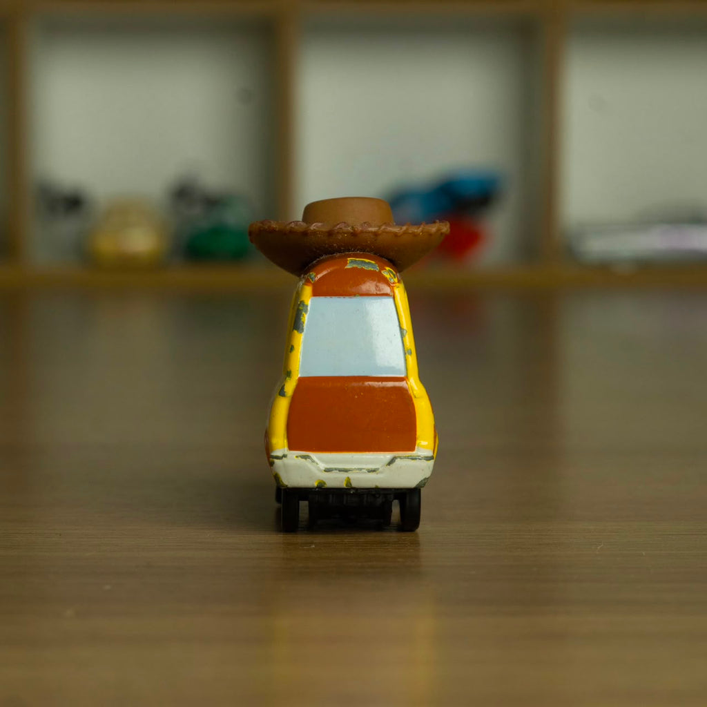 Woody (Loose) Cars Disney Pixar - Mattel Miniatura Carros