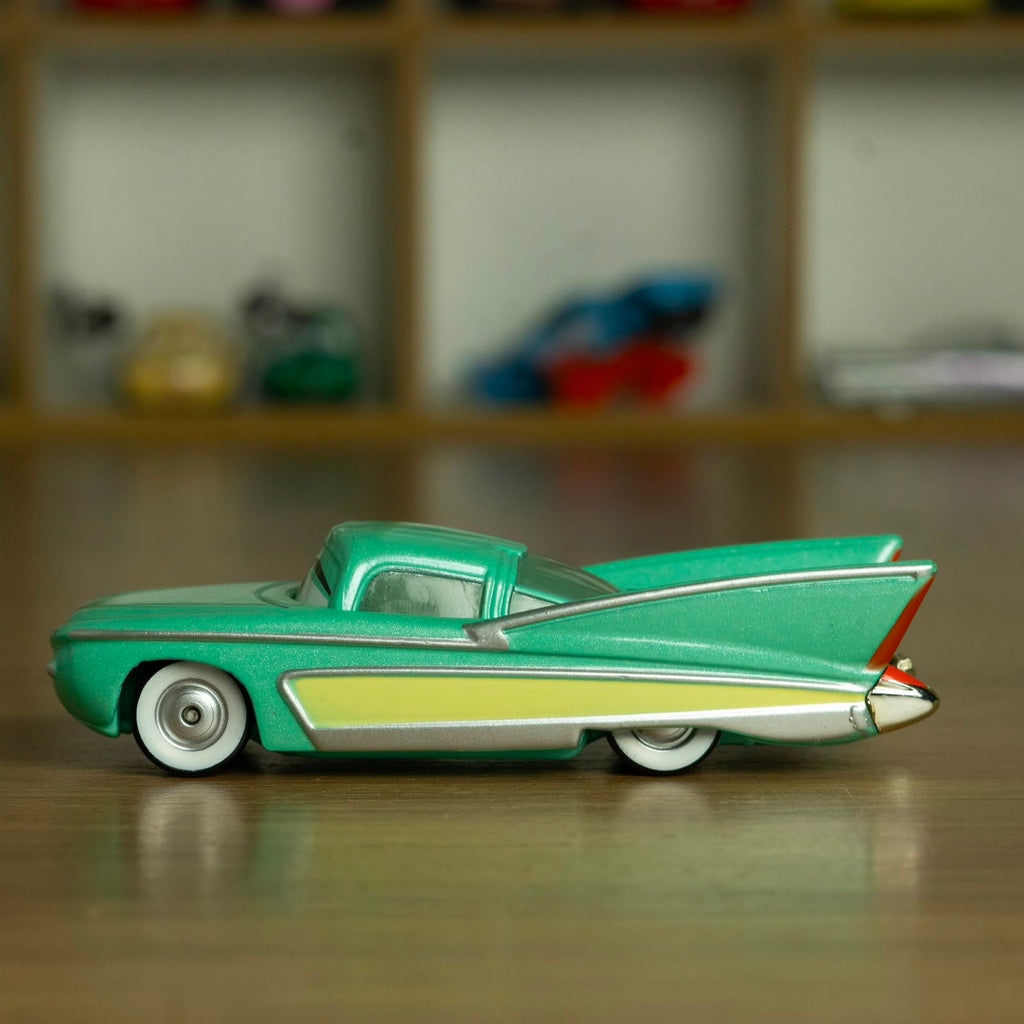 Flo (Loose) Cars Disney Pixar - Mattel Miniatura Carros
