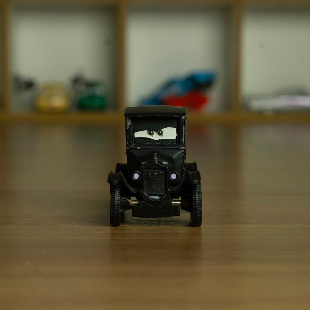 Lizzie (Loose) Cars disney pixar - Mattel Miniatura Carros