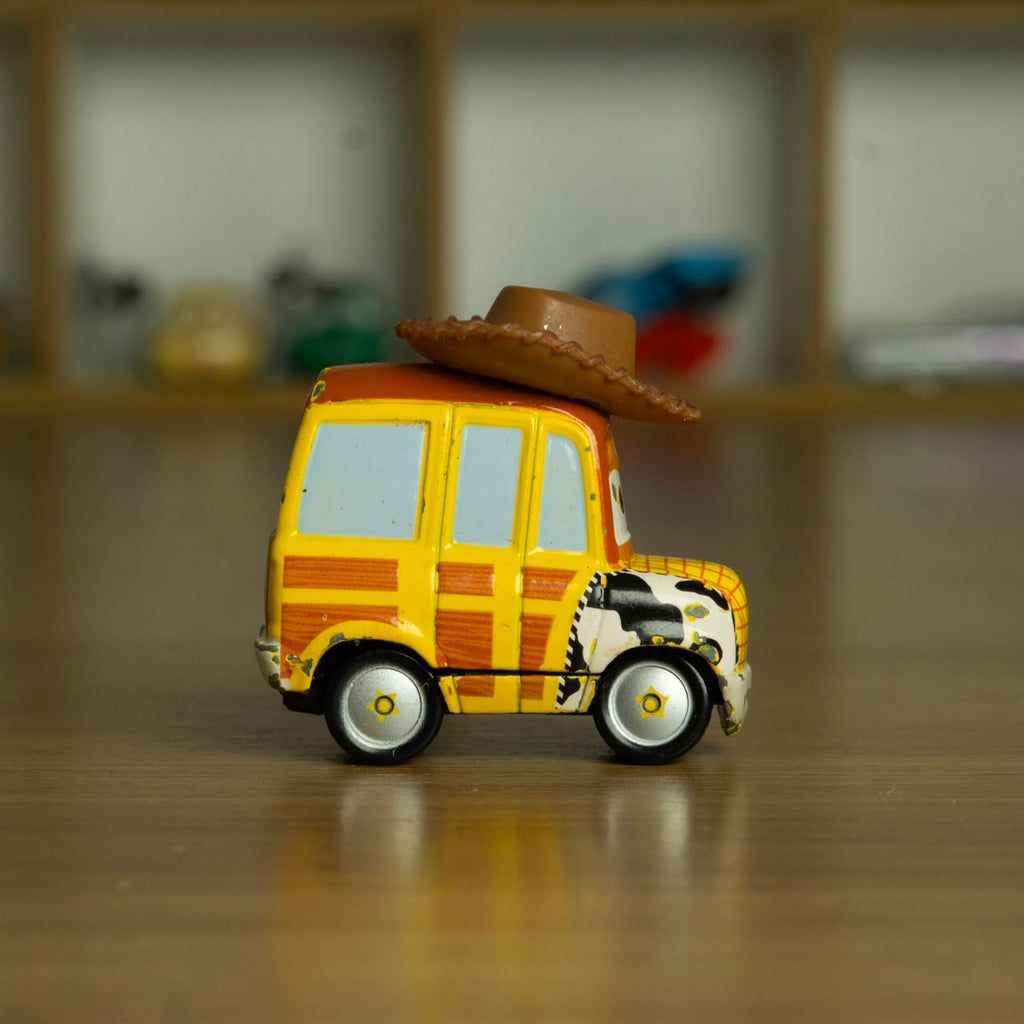 Woody (Loose) Cars Disney Pixar - Mattel Miniatura Carros