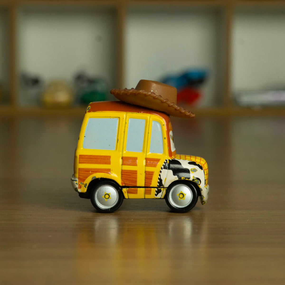 Woody (Loose) Cars Disney Pixar - Mattel Miniatura Carros