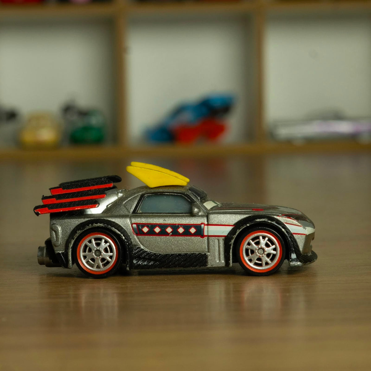 Kabuto (Loose) Cars Disney Pixar - Mattel Miniatura Carros