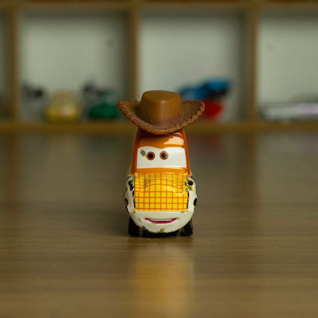 Woody (Loose) Cars Disney Pixar - Mattel Miniatura Carros