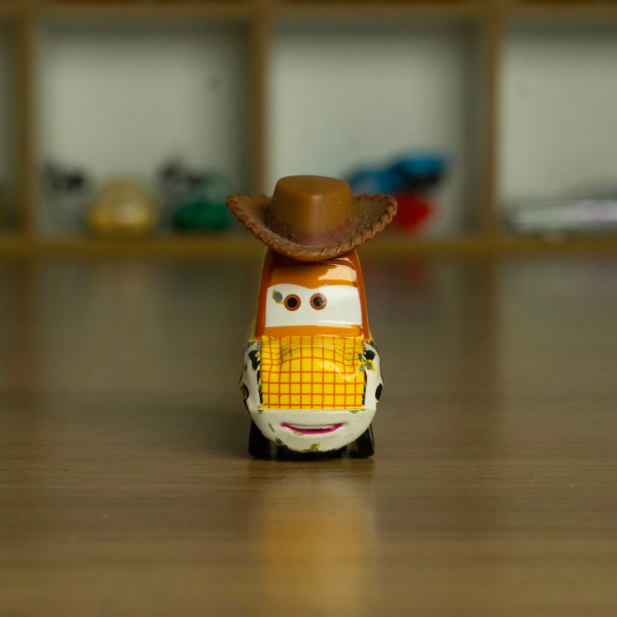 Woody (Loose) Cars Disney Pixar - Mattel Miniatura Carros