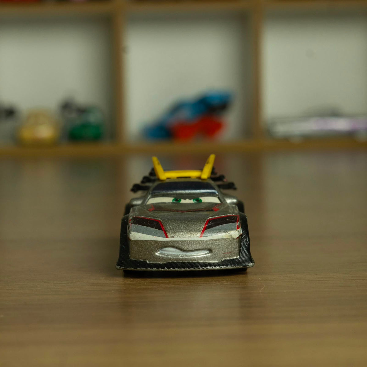 Kabuto (Loose) Cars Disney Pixar - Mattel Miniatura Carros