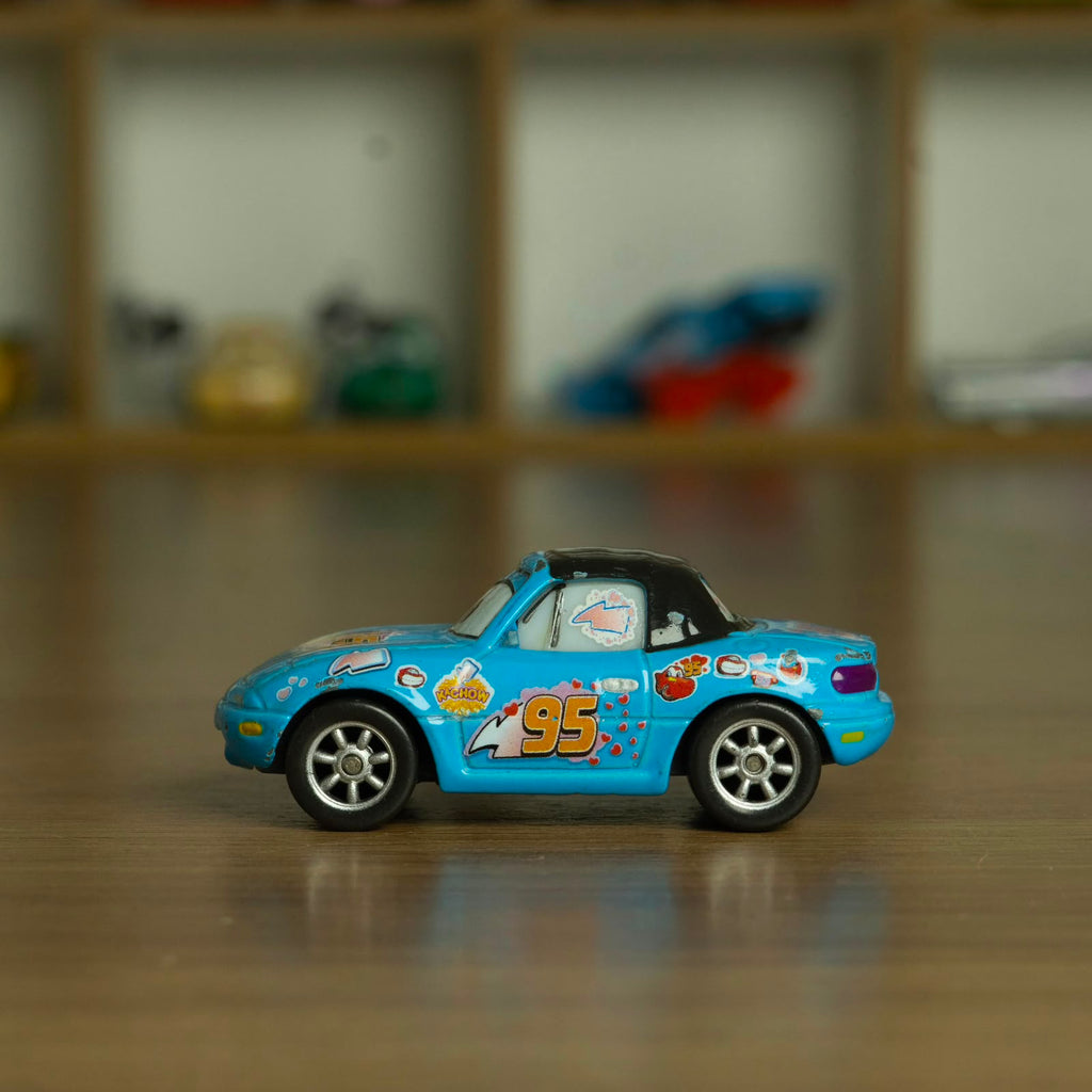 Mia e Tia Torcedoras Dinoco (Loose) Cars Disney Pixar - Mattel Miniatura Carros