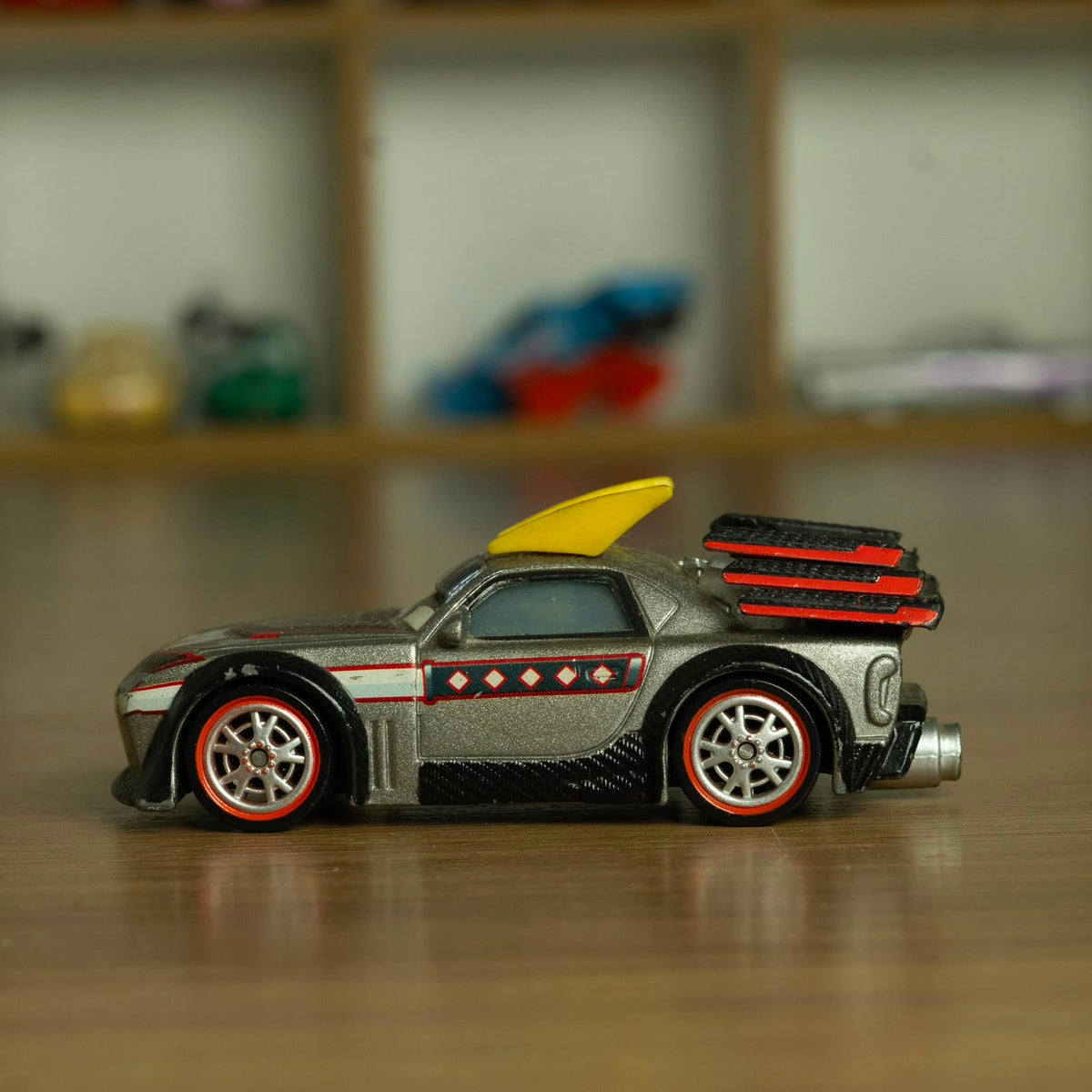 Kabuto (Loose) Cars Disney Pixar - Mattel Miniatura Carros