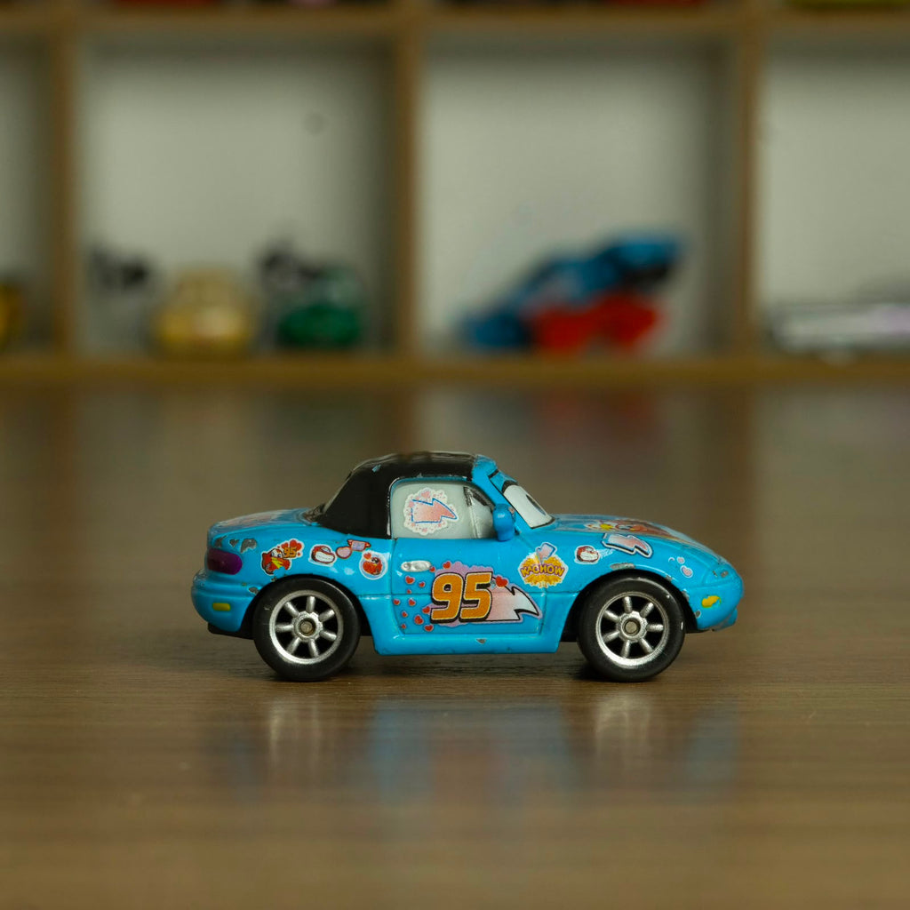Mia e Tia Torcedoras Dinoco (Loose) Cars Disney Pixar - Mattel Miniatura Carros